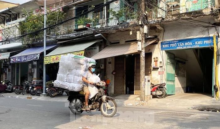  Phần lớn các xe này dùng để chở hàng hóa ở cự ly ngắn. Tuy nhiên, người dân tận dụng để chở hàng quá khổ, cồng kềnh...