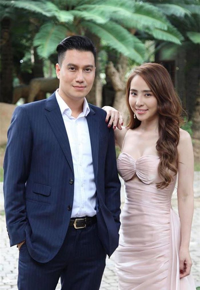 Việt Anh và Quỳnh Nga có rất nhiều cảnh 'nóng' trong phim. Cả hai đều cảm thấy ngượng ngùng, sai sai và nhiều lần bật cười khi diễn thân mật trước sự chứng kiến của đoàn làm phim.