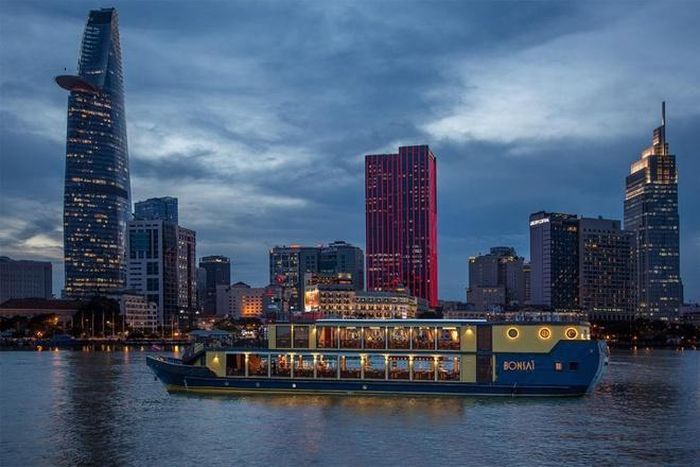 Du thuyền trên sông Sài Gòn. Ảnh: Bonsaicruise.