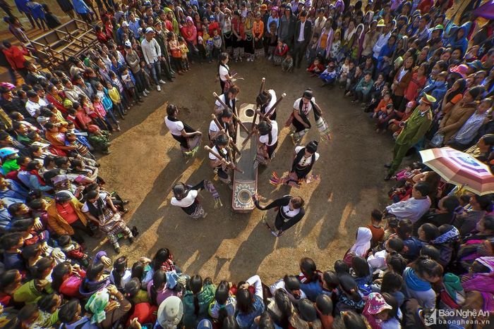 Nếu có thời gian 2 ngày, ngoài các địa điểm tham quan, trải nghiệm ở huyện Nghĩa Đàn, mọi người nên ngược về miền Tây Nghệ An du lịch cộng đồng bản Hoa Tiến, vãn cảnh đẹp hang Bua.