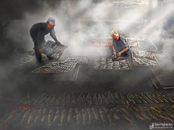 Những làng nghề nổi tiếng bạn có thể ghé thăm là: Làng nghề tương Sa Nam (Nam Đàn), Làng nghề nước mắm Vạn Phần (Diễn Châu), Làng nghề nồi đất nung ở Trù Sơn (Đô Lương), Làng nghề đóng tàu thuyền Trung Kiên (Nghi Lộc)...