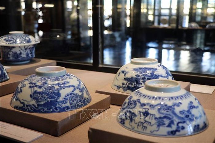 Vật dụng sinh hoạt cung đình.