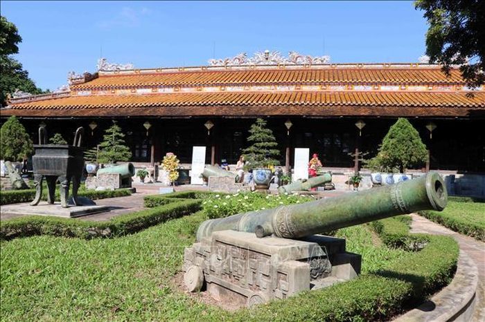 Không gian trưng bày ngoài trời của Bảo tàng Cổ vật Cung đình Huế.