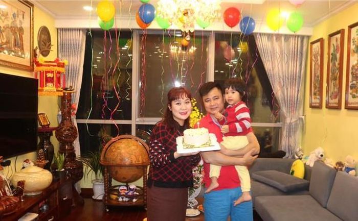 NSND Tự Long đang có cuộc sống mà nhiều người mơ ước: Sự nghiệp thăng hoa và gia đình hạnh phúc.