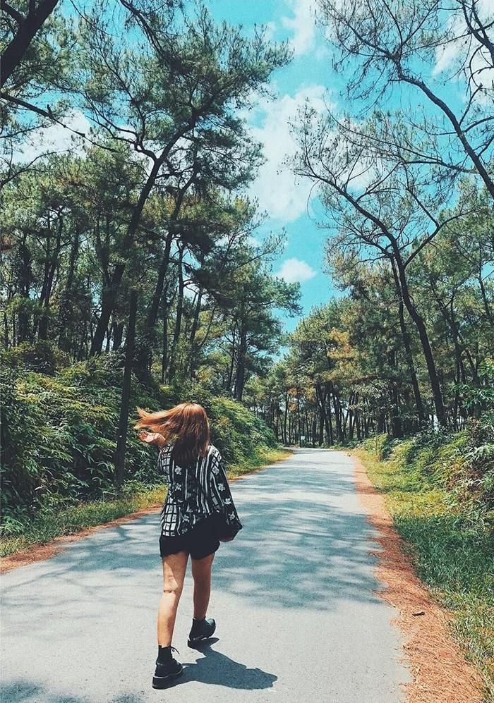 Nơi cất giấu tình yêu của Ngạn với Hà Lan được đoàn làm phim "Mắt biếc" lựa chọn cách thành phố Huế khoảng 10km về phía nam, thuộc địa phận xã Thủy Bằng, huyện Hương Thủy.