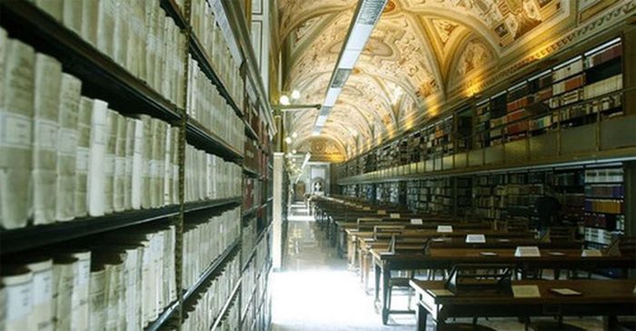 Do Văn khố Cơ mật Vatican hạn chế người ra vào khi từng chỉ cho phép Giáo hoàng tiếp cận.