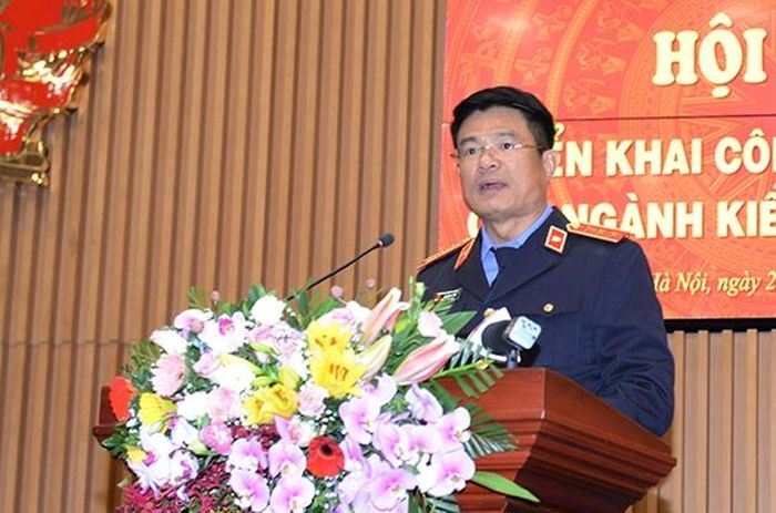 Đồng chí Nguyễn Huy Tiến, Phó Viện trưởng VKSND tối cao trình bày Chỉ thị công tác của ngành Kiểm sát nhân dân năm 2020.