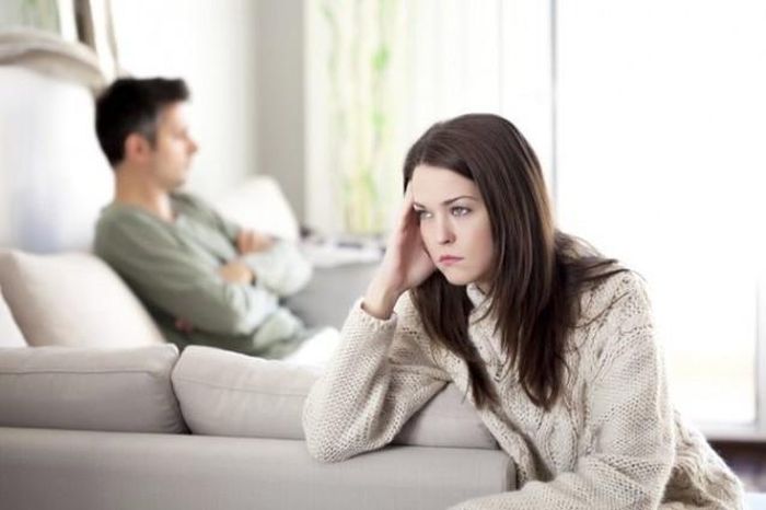 Giờ chị và anh chẳng khác gì đôi bạn trọ cùng nhà. Ảnh minh họa