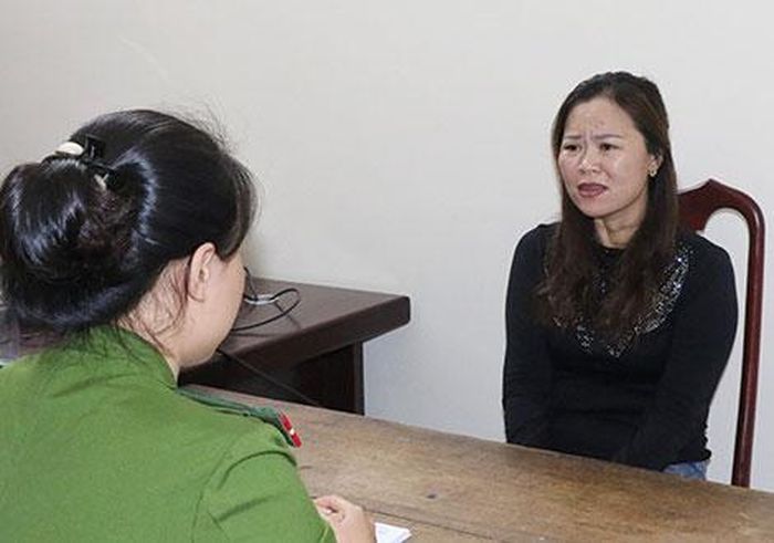 Cơ quan Công an lấy lời khai các đối tượng lừa đảo.