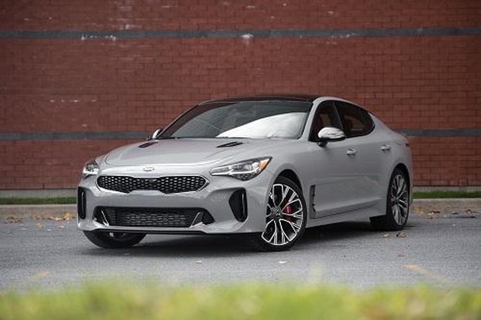 =8. Kia Stinger GT AWD 2019 (thời gian tăng tốc từ 0-96 km/h: 4,7 giây).