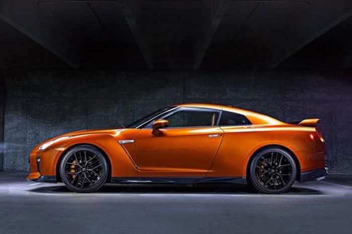 2. Nissan GT-R 2019 (thời gian tăng tốc từ 0-96 km/h: 2,9 giây).