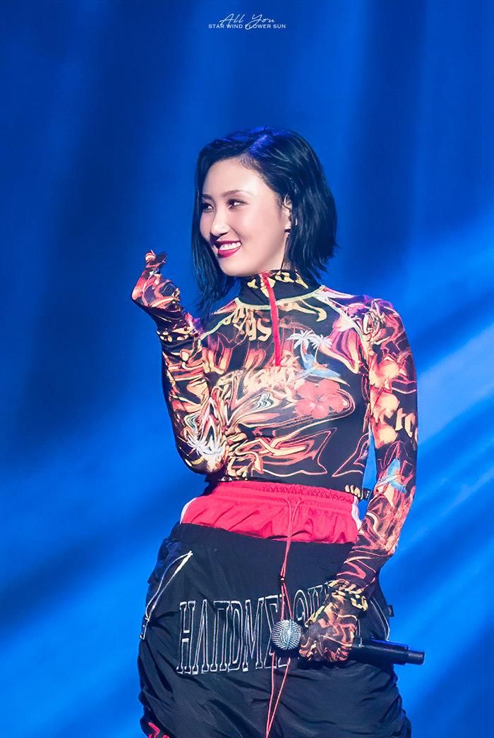  Cô nàng Hwasa.
