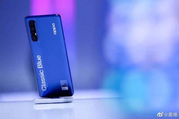 Tùy chọn thứ 3 của OPPO Reno3 Pro có màu Classic Blue