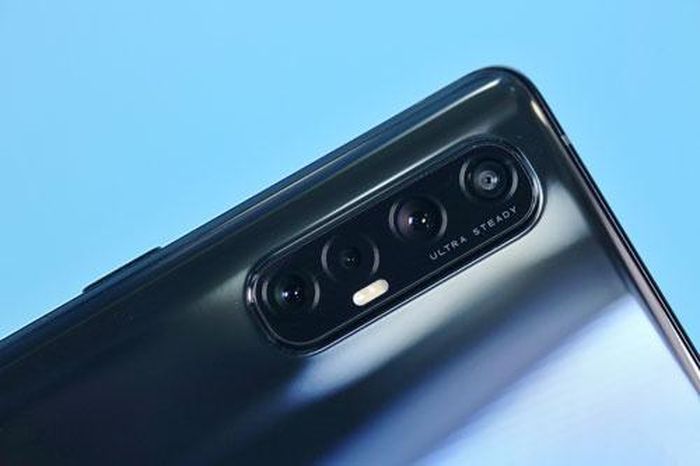 OPPO Reno3 Pro có 4 camera phía sau