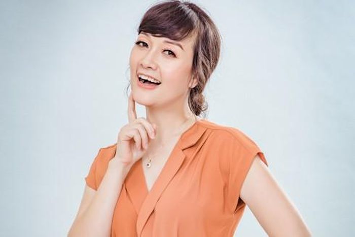 - Người ta đồn, Vân Dung giàu lắm, là đại gia bất động sản hẳn hoi. Đồng nghiệp của chị - nghệ sĩ Quang Thắng từng nói Vân Dung đếm tiền “phồng rộp” cả mồm. Có phải vậy không?