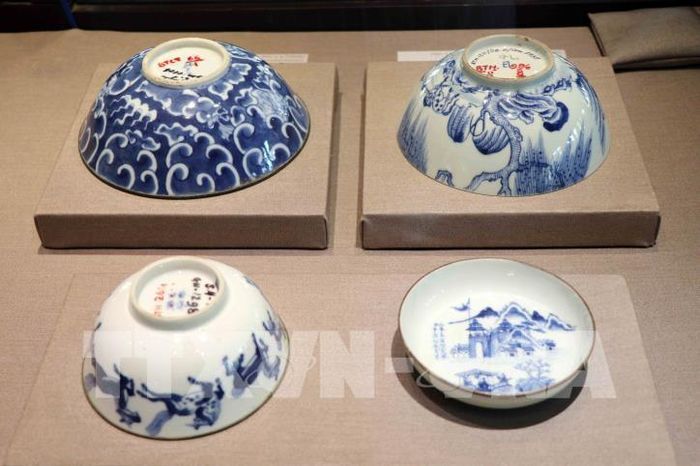 Vật dụng sinh hoạt cung đình. Ảnh: Đỗ Trưởng - TTXVN