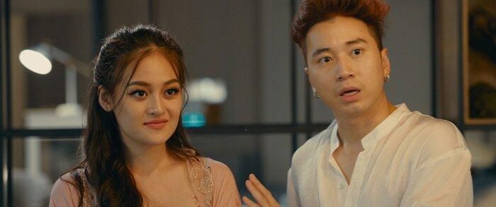 Người lạ ơi là bộ phim đầu tay của Karik, nhưng tiếc là không nhận được sự đón nhận nồng nhiệt của khán giả
