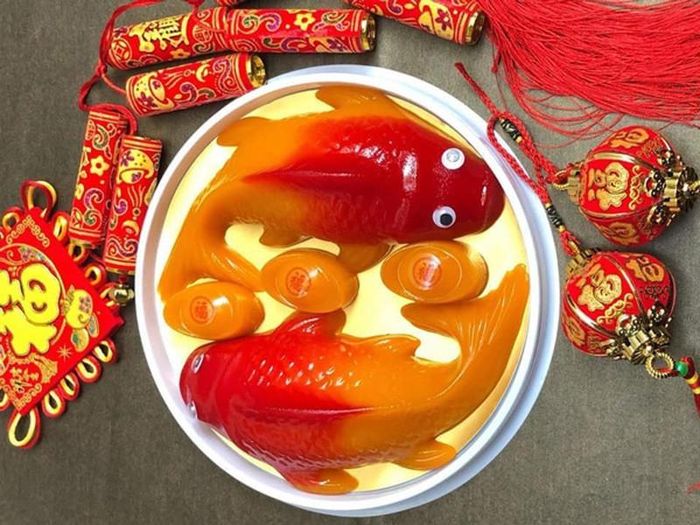Bánh Tổ hình cá chép, hình thỏi vàng.