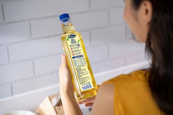 Người tiêu dùng thông thái khắt khe với tiêu chí “công nghệ tinh luyện” khi lựa chọn dầu ăn.