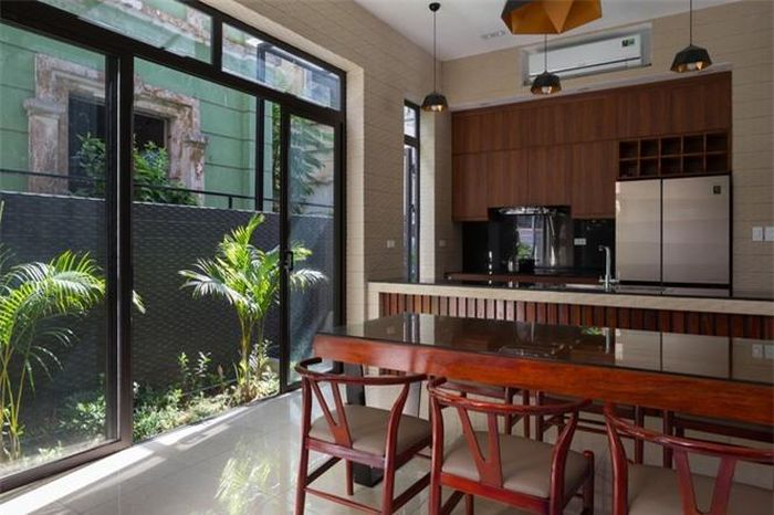 Phòng ăn được thiết kế đơn giản.