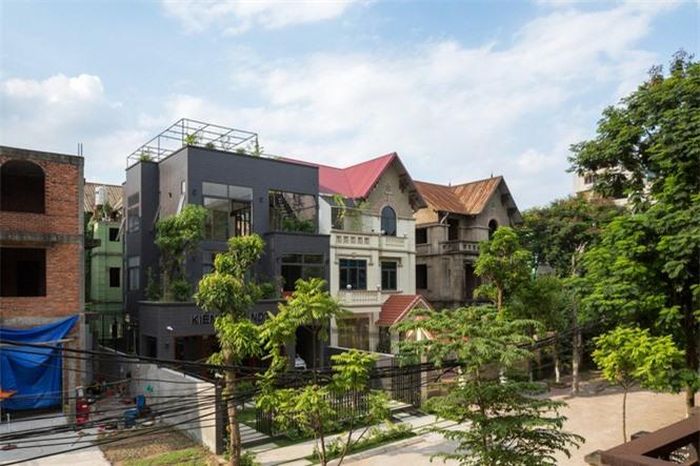 Khu vực này đang trải qua quá trình công nghiệp hóa và đô thị hóa nhanh chóng.