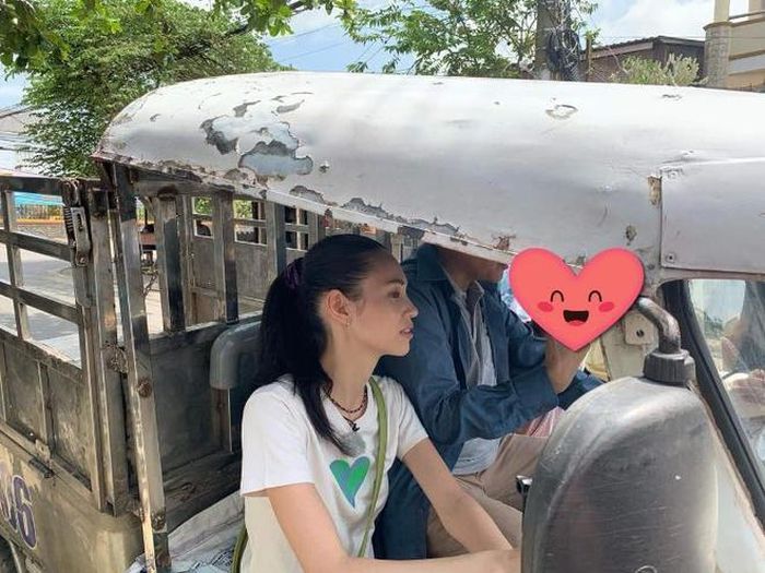 Kiko Mizuhara sinh năm 1990, tên thật là Audrie Noriko Daniel. Là con lai Hàn - Mỹ nhưng cô hoạt động chủ yếu ở Nhật Bản. Chân dài 29 tuổi là gương mặt được các thương hiệu thời trang quốc tế ưa chuộng. Cô được nhiều người trong làng mốt ưu ái gọi bằng biệt danh "nàng thơ Nhật Bản".