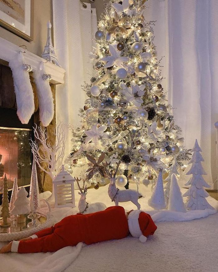 Hoa hậu Hoàn vũ Việt Nam 2015 thừa nhận đã sinh con đầu lòng vào ngày 24/12. Cô tiết lộ sinh bé vào ngày Giáng sinh năm 2018. Ở phần bình luận, rất nhiều người hâm mộ bày tỏ sự ngỡ ngàng nhưng cũng không quên gửi lời chúc mừng đến chân dài Hải Phòng. 