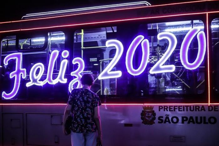 Xe buýt được trang trí chào đón Năm Mới 2020 tại Sao Paulo, Brazil