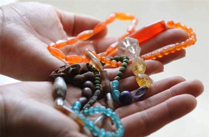  Một số vòng cổ làm bằng đá quý được sử dụng trong thời đại nhà Hán.