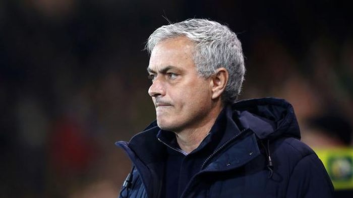 Jose Mourinho đang cố gắng khắc phục hàng phòng ngự Tottenham