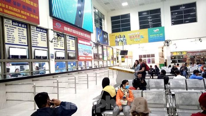 Bến xe Mỹ Đình khá vắng vẻ.
