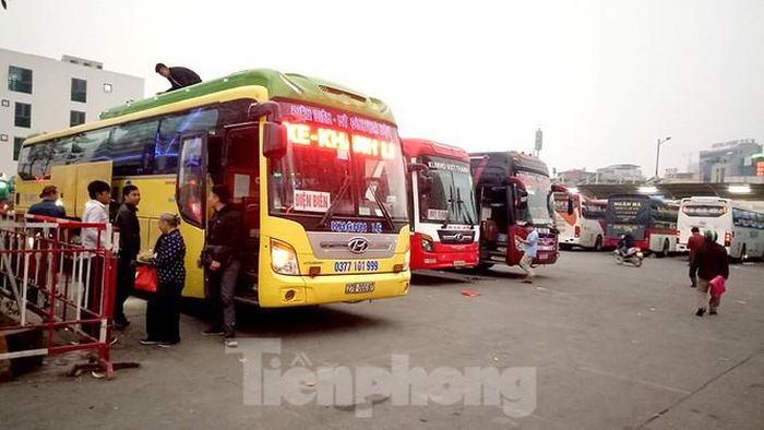 Theo lãnh đạo bến xe Mỹ Đình, dịp này dù là nghỉ Tết Dương lịch nhưng hành khách không đông bằng ngày cuối tuần.