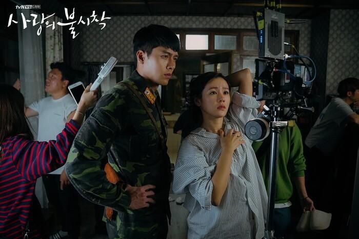 1. [+713, -59] Tôi nghĩ đó có thể là Hyun B (Hyun Bin) và Son YJ (Son Ye Jin) trong năm nay