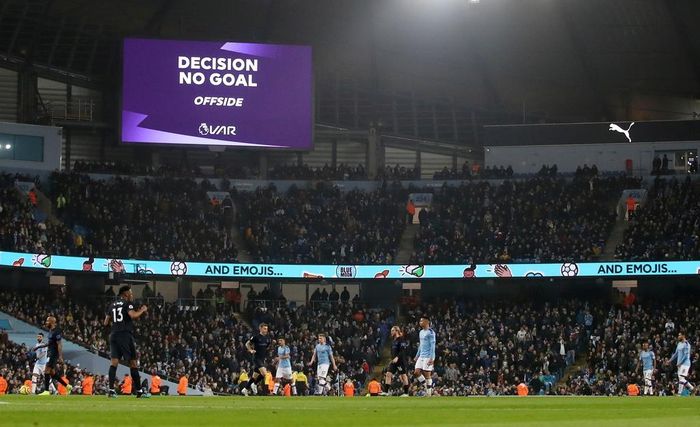  VAR có lần đầu tiên can thiệp khi xác định Ryiad Mahrez đã ở trong tư thế việt vị khi nhận bóng và không công nhận bàn thắng của Foden. 