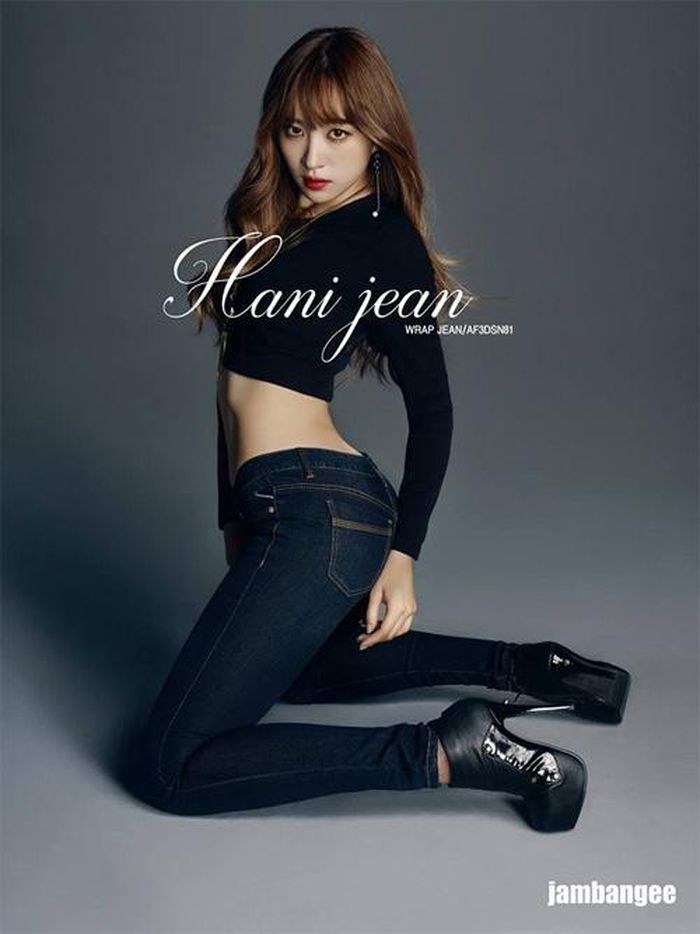 Sở hữu thân hình chuẩn không kém người mẫu, Hani thường xuyên được mời đi chụp ảnh quảng cáo và tạp chí. Loạt ảnh chụp quảng cáo quần jeans của mỹ nhân Hàn từng "gây bão" cộng đồng mạng Hàn một thời vì quá nóng bỏng. Ảnh: Jambangee.