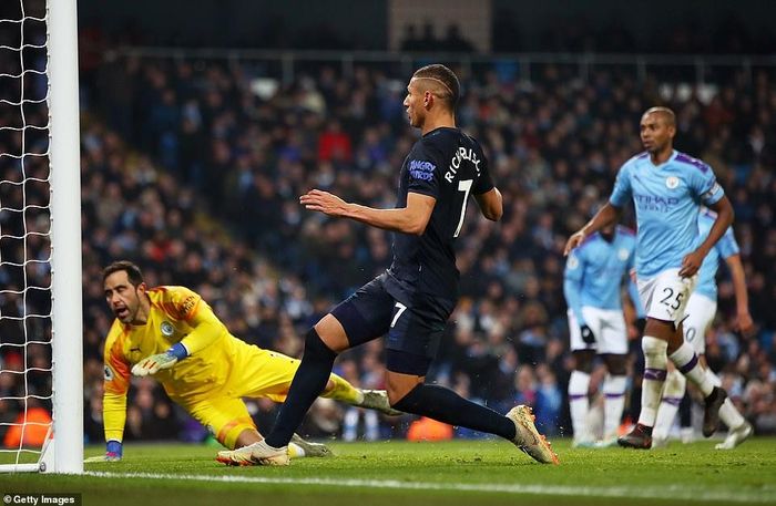 Richarlison ghi bàn giúp Everton rút ngắn tỷ số 1-2 trước Man City
