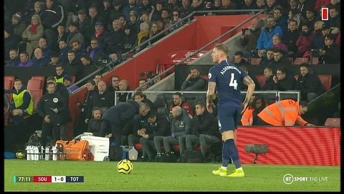 Hành động kỳ quái của Mourinho.