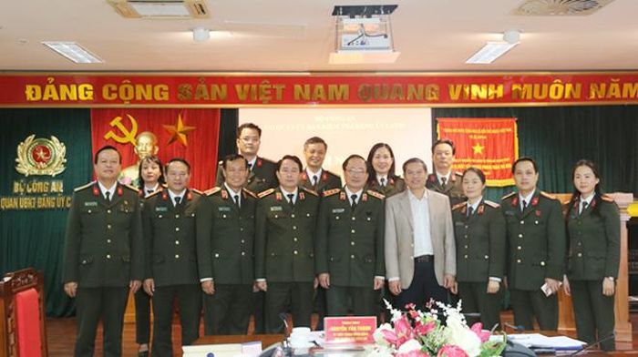 Thứ trưởng Nguyễn Văn Thành và các đại biểu dự hội nghị. 