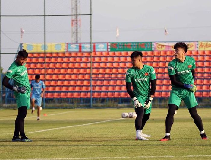  Ông Park mang sang Thái Lan 3 thủ môn. 