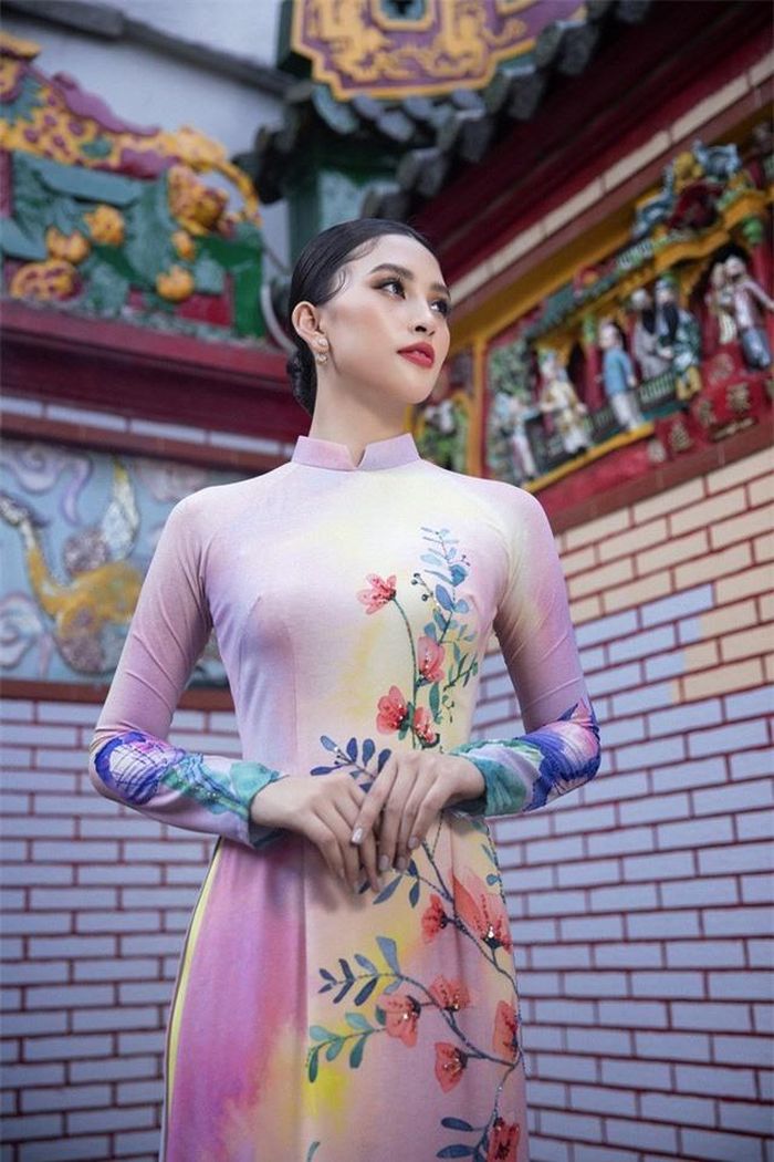 Bên cạnh việc luôn là gương mặt được khán giả ưu ái và nổi bật mỗi khi xuất hiện thì mới đây Tiểu Vy còn mang về thành tích Best Face of The year - Gương mặt đẹp nhất năm, xứng đáng danh xưng "mỹ nhân thế kỷ".