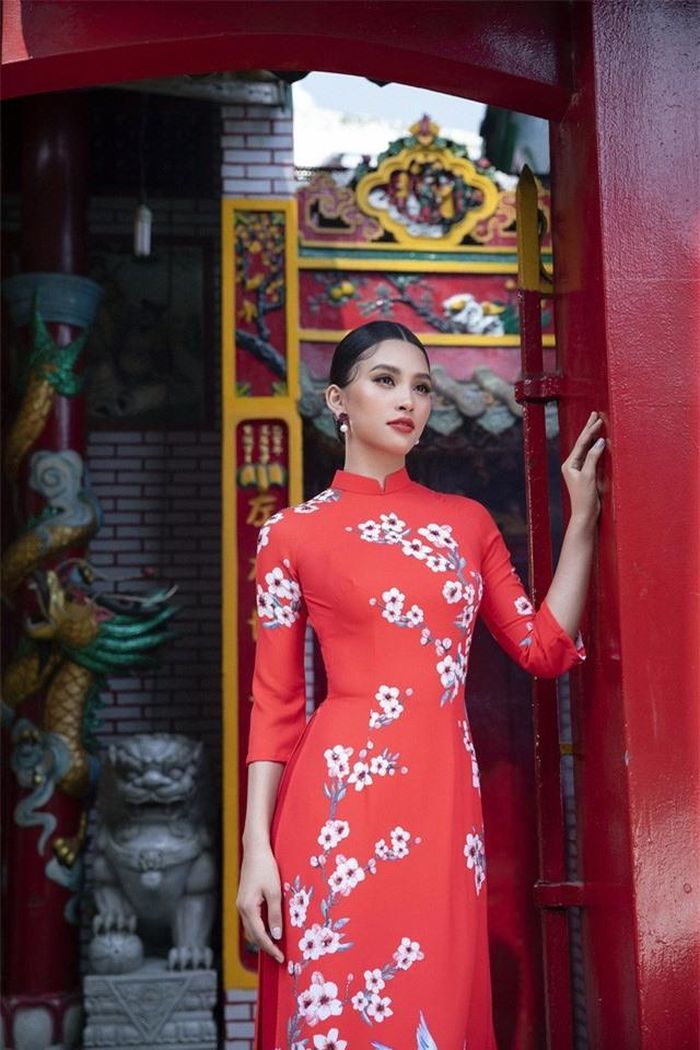 Nhìn lại một năm, Tiểu Vy cho biết cô không hề nuối tiếc với bất kỳ điều gì vì cô luôn nỗ lực hết mình trong năm đầu tiên đương nhiệm ngôi vị Hoa hậu.