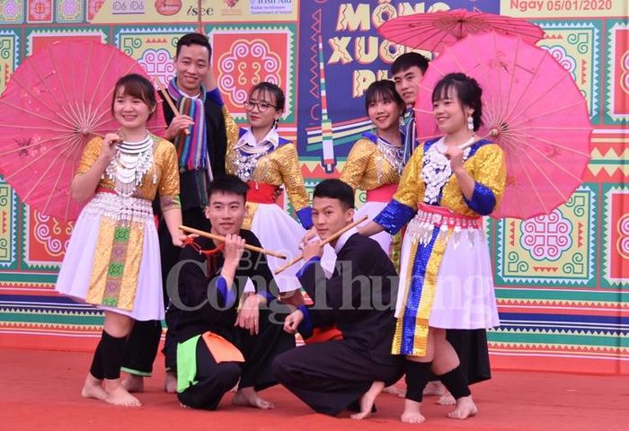 Những mẫu trang phục thể hiện sự khéo léo, tinh tế