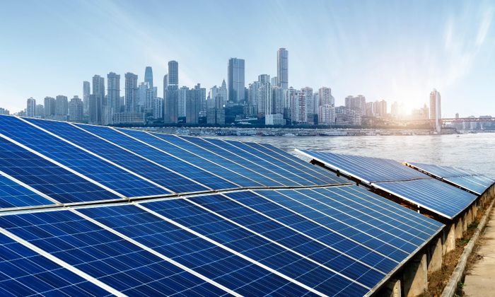 Khai thác năng lượng Mặt Trời tại Trùng Khánh, Trung Quốc. Ảnh: chinadialogue