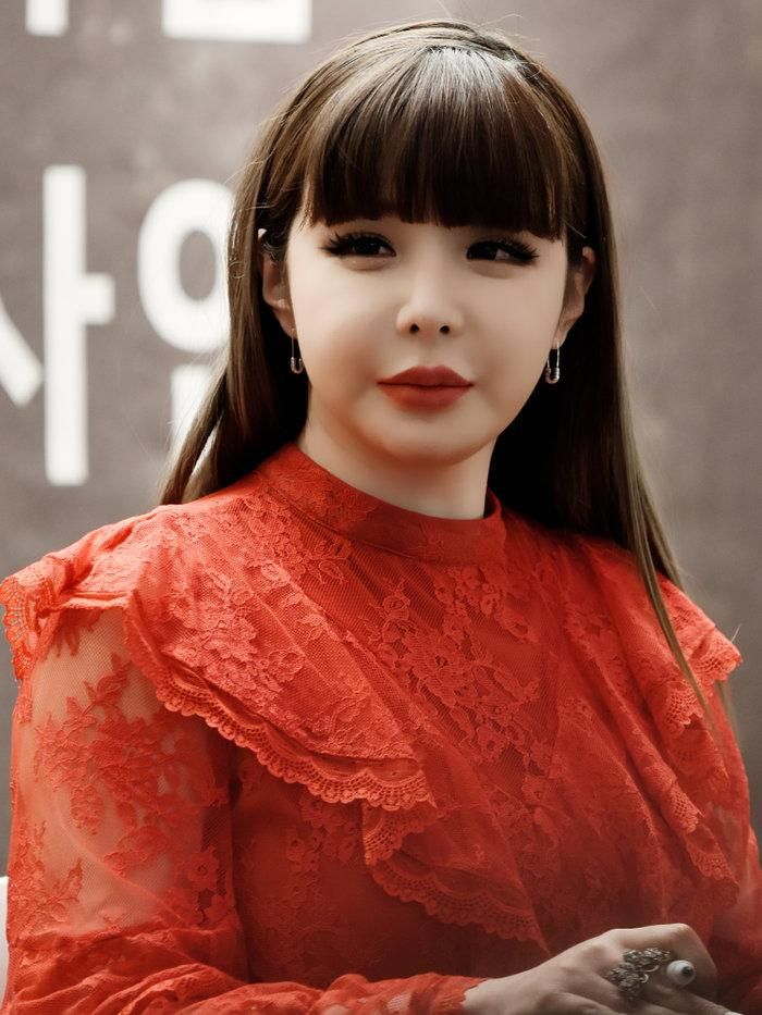 9. [+30, -4] Cô ấy không biết rằng đó là vì cô ấy à??