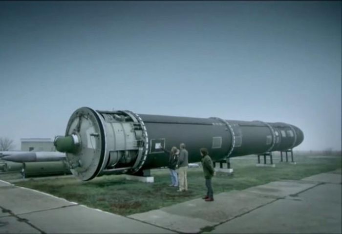  Về cơ bản, R-36M/M2 là ICBM 2 tầng phóng sử dụng nhiên liệu lỏng kết hợp giữa N2O4 và UDMH. Thiết kế động cơ và buồng chứa nhiên liệu mới cho phép ICBM Satan mang được 188 tấn nhiên liệu 