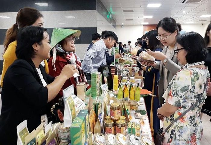  DN bán lẻ và DN sản xuất sản phẩm OCOP kết nối tiêu thụ sản phẩm.
