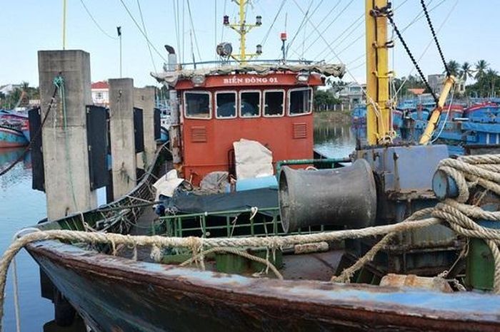  Tàu vỏ thép của ông Võ Văn Hân cũng lâm vào tình trạng tương tự.