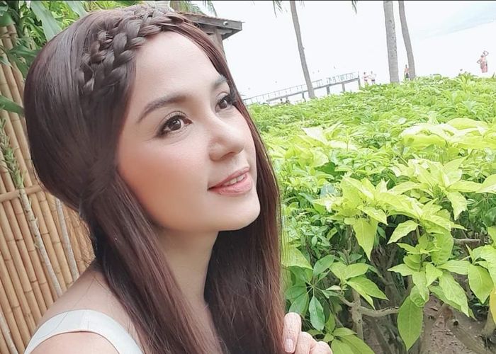 Việt Trinh chấp nhận nếp nhăn nơi khóe mắt