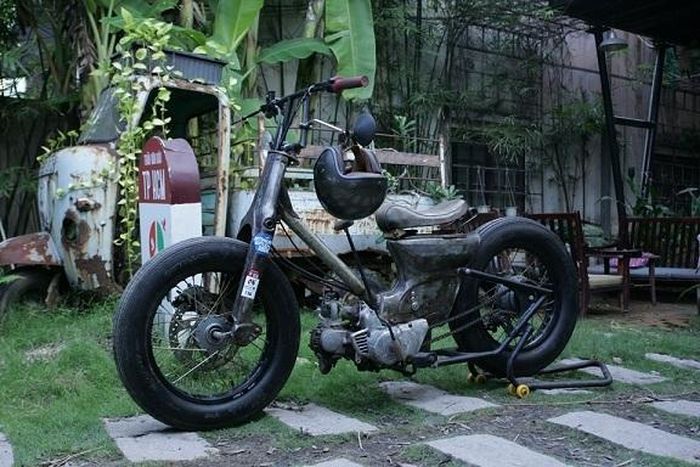 Honda Cub độ Bobber “cực chất” của kiến trúc sư Đà Nẵng