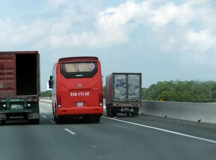 Hãy để làn khẩn cấp dành cho các trường hợp khẩn thiết như cấp cứu, cứu hộ...